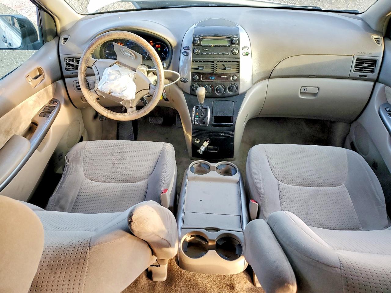 2009 TOYOTA SIENNA CE photo 8