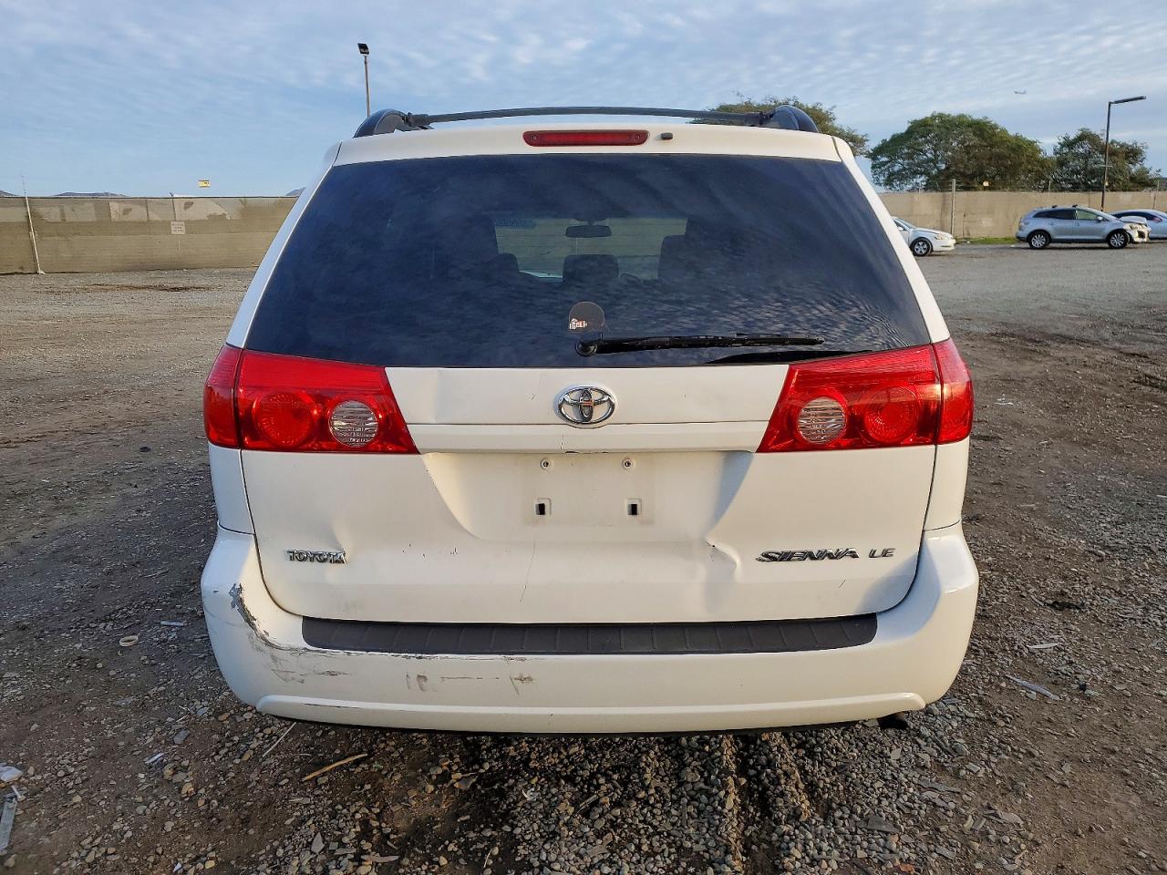 2009 TOYOTA SIENNA CE photo 6