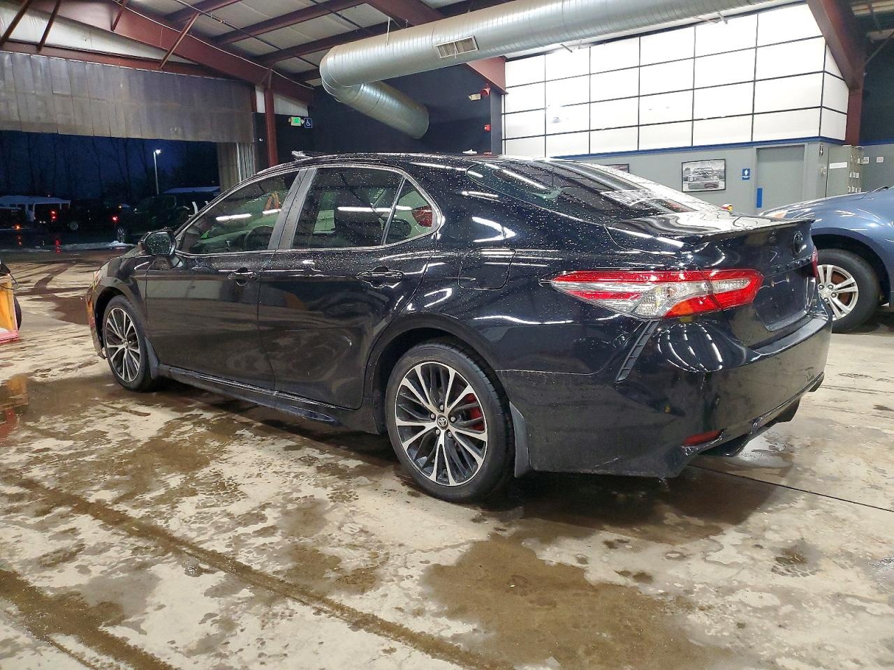 2018 TOYOTA CAMRY L photo 2