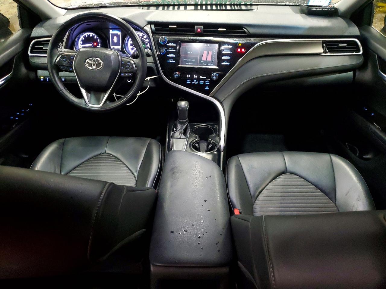 2018 TOYOTA CAMRY L photo 8