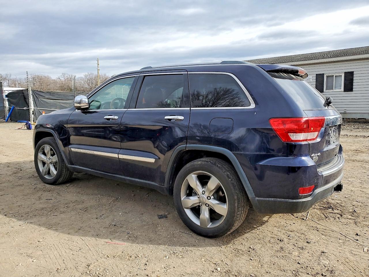 2012 JEEP GRAND CHEROKEE OVERLAND photo 2