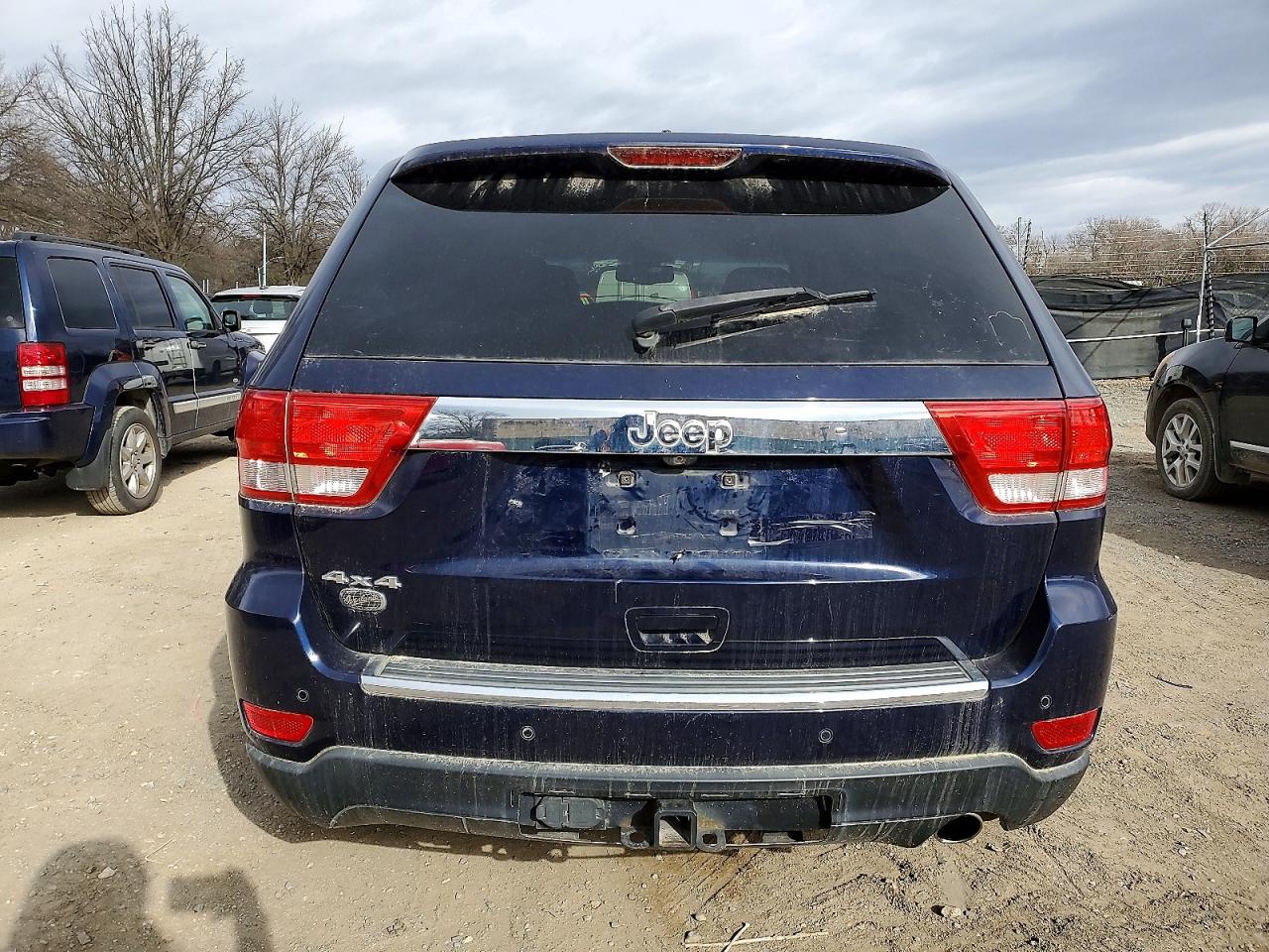 2012 JEEP GRAND CHEROKEE OVERLAND photo 6