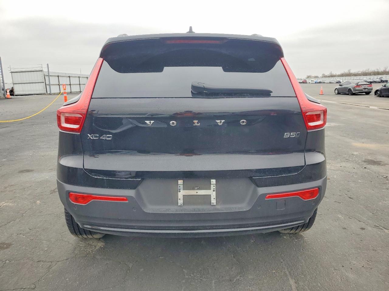 2024 VOLVO XC40 PLUS photo 6