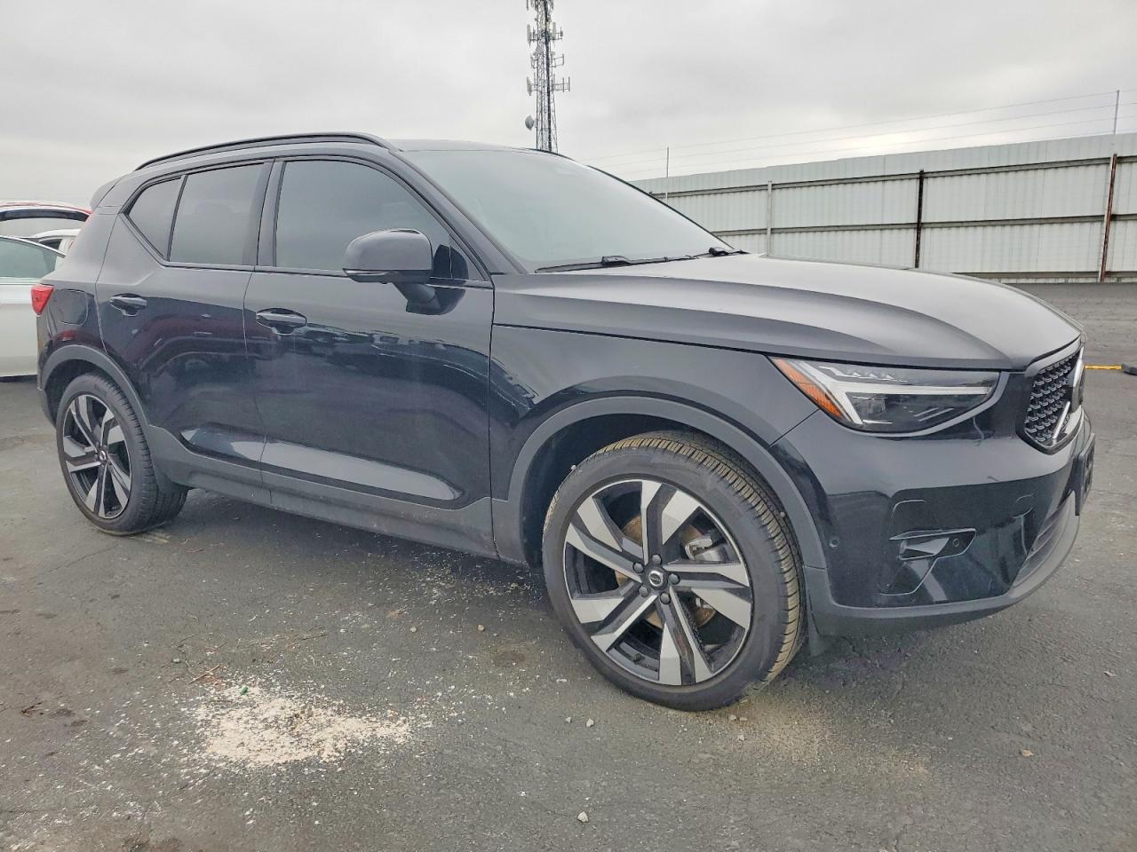 2024 VOLVO XC40 PLUS photo 4