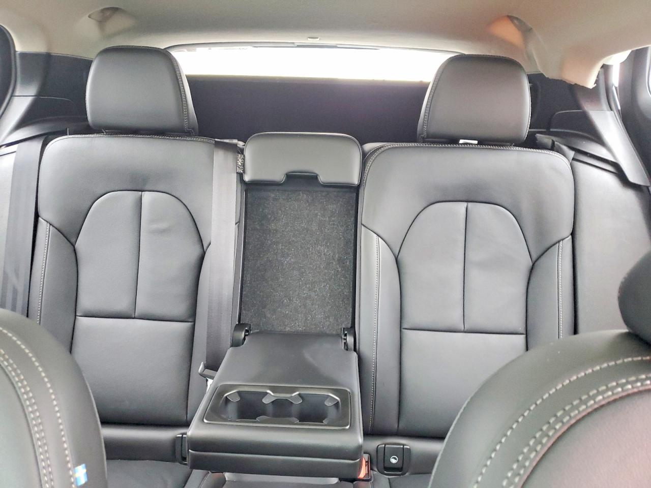 2024 VOLVO XC40 PLUS photo 10