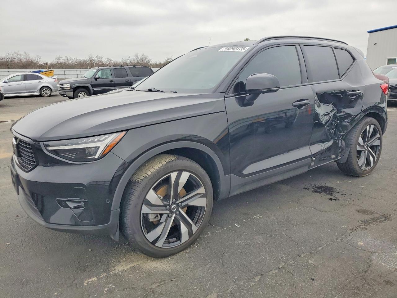 2024 VOLVO XC40