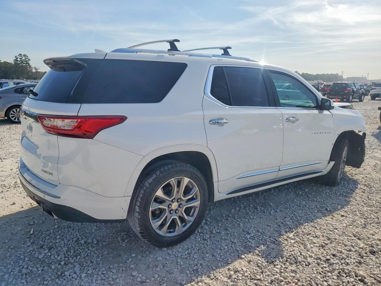 2019 CHEVROLET TRAVERSE PREMIER photo 3