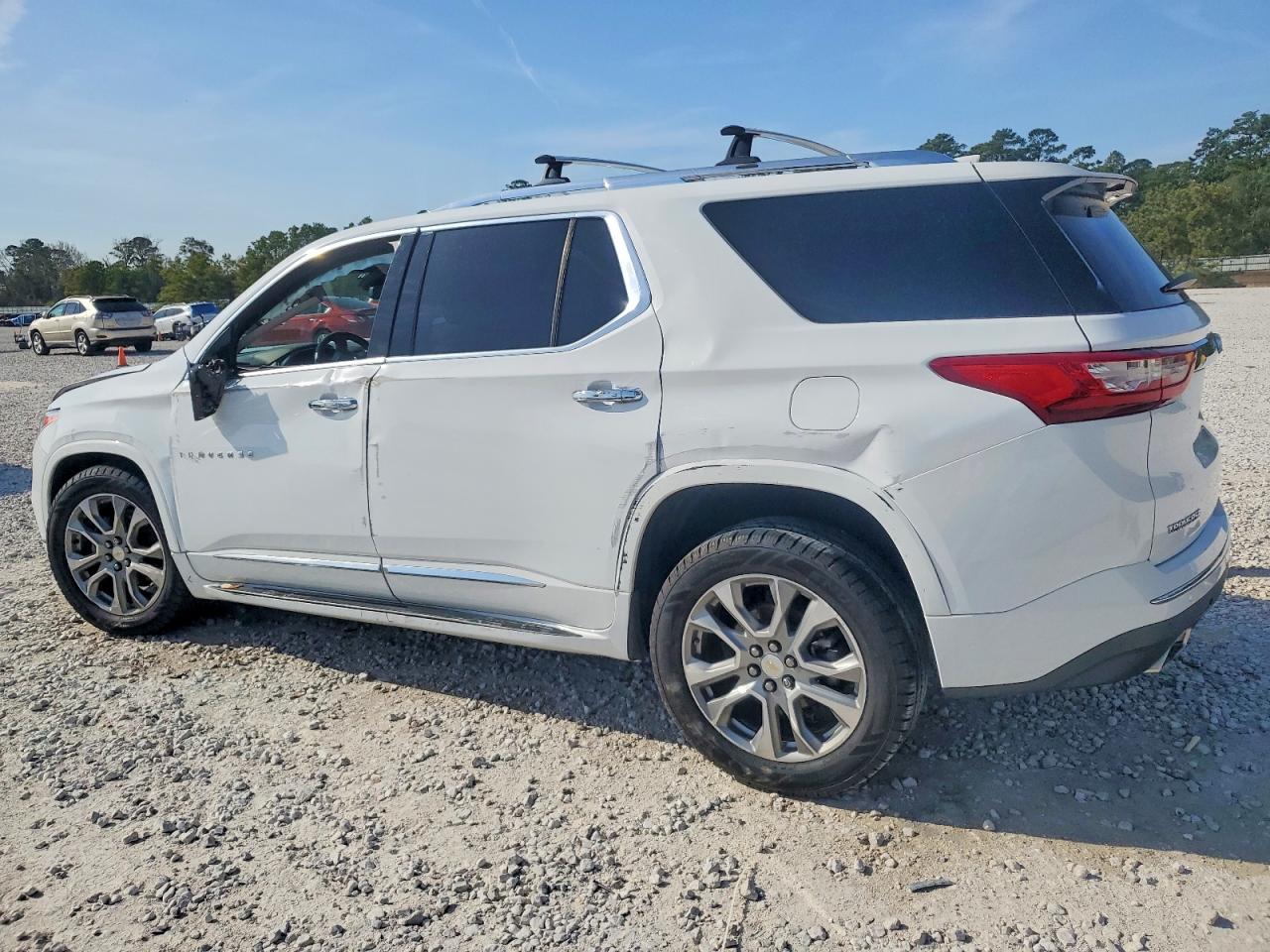 2019 CHEVROLET TRAVERSE PREMIER photo 2