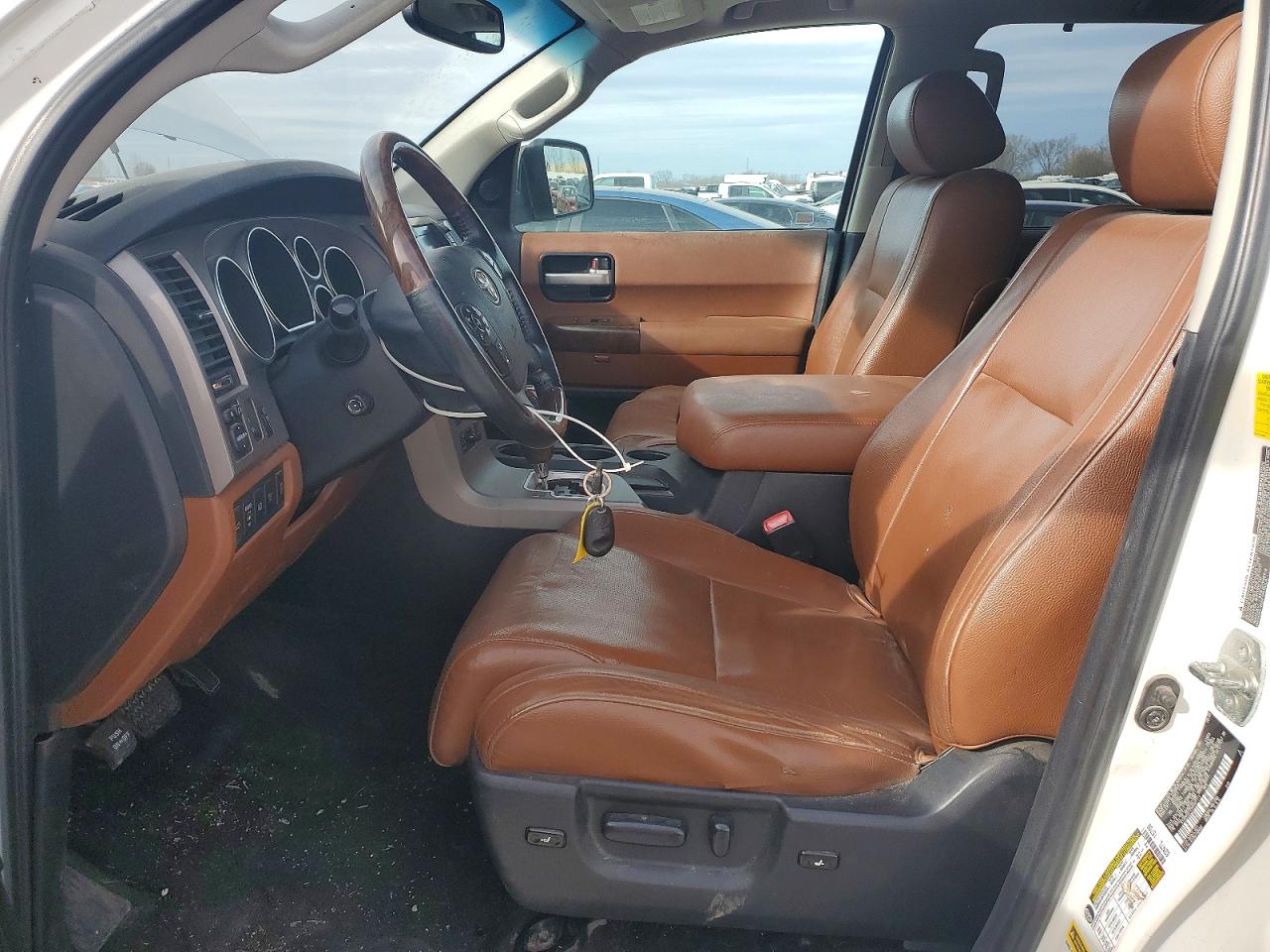 2010 TOYOTA SEQUOIA PLATINUM photo 7