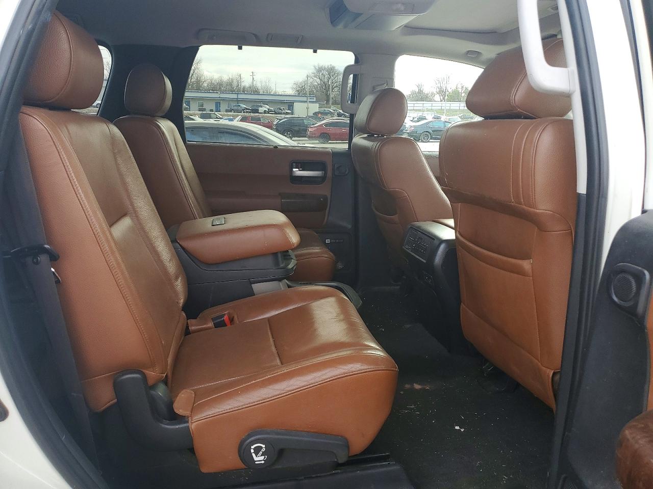 2010 TOYOTA SEQUOIA PLATINUM photo 11