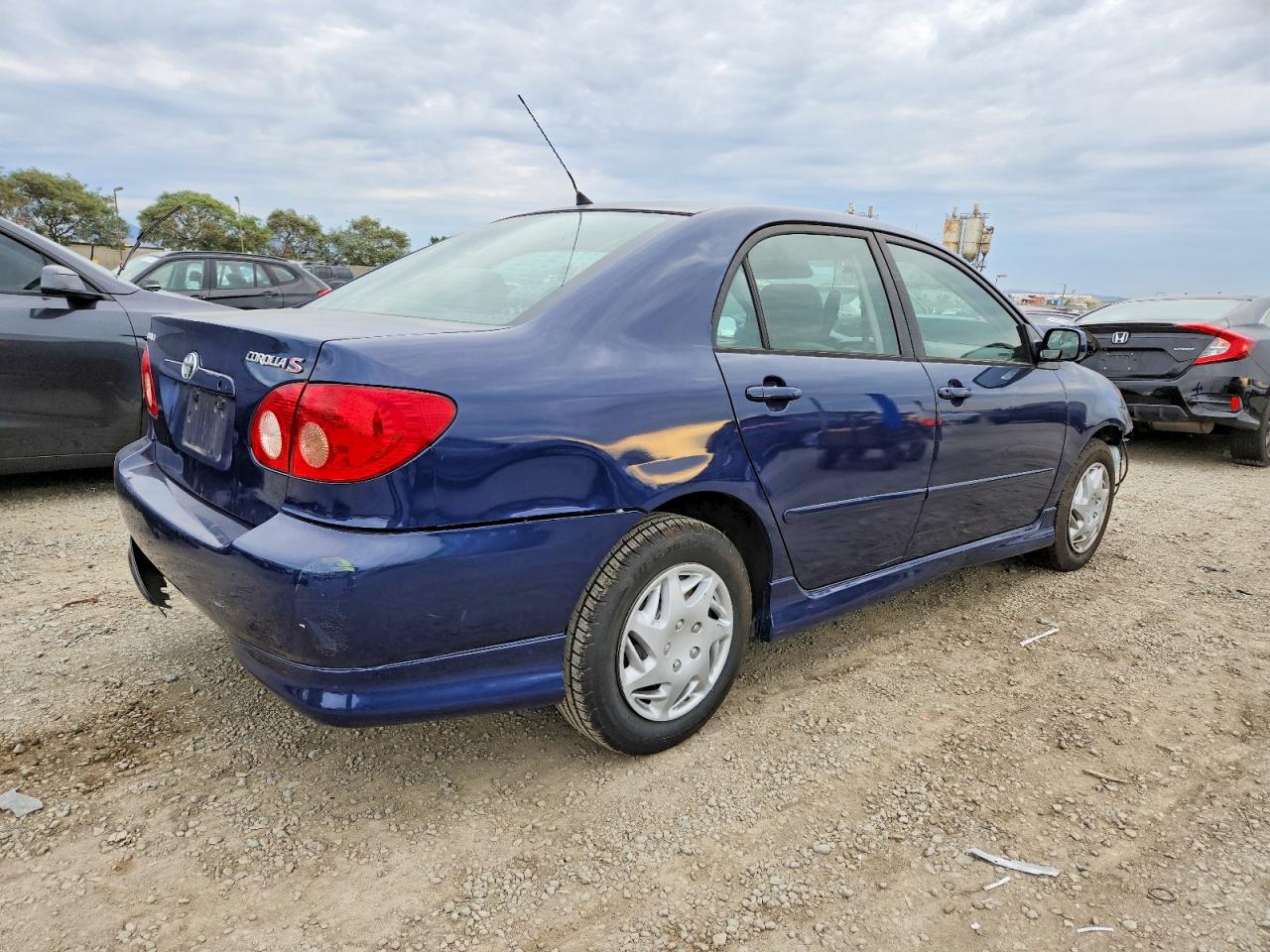 2005 TOYOTA COROLLA CE photo 3