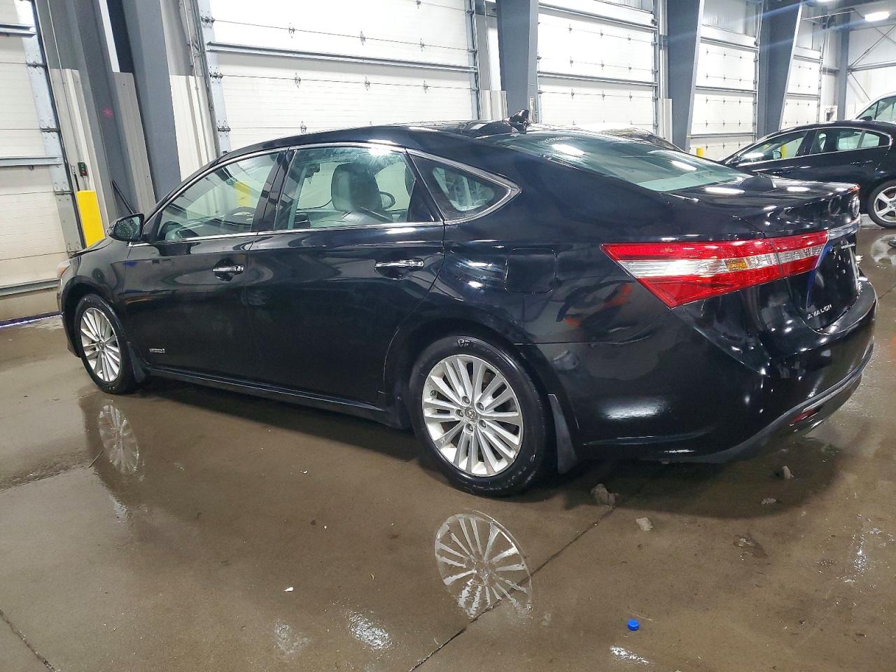 2013 TOYOTA AVALON HYBRID photo 2