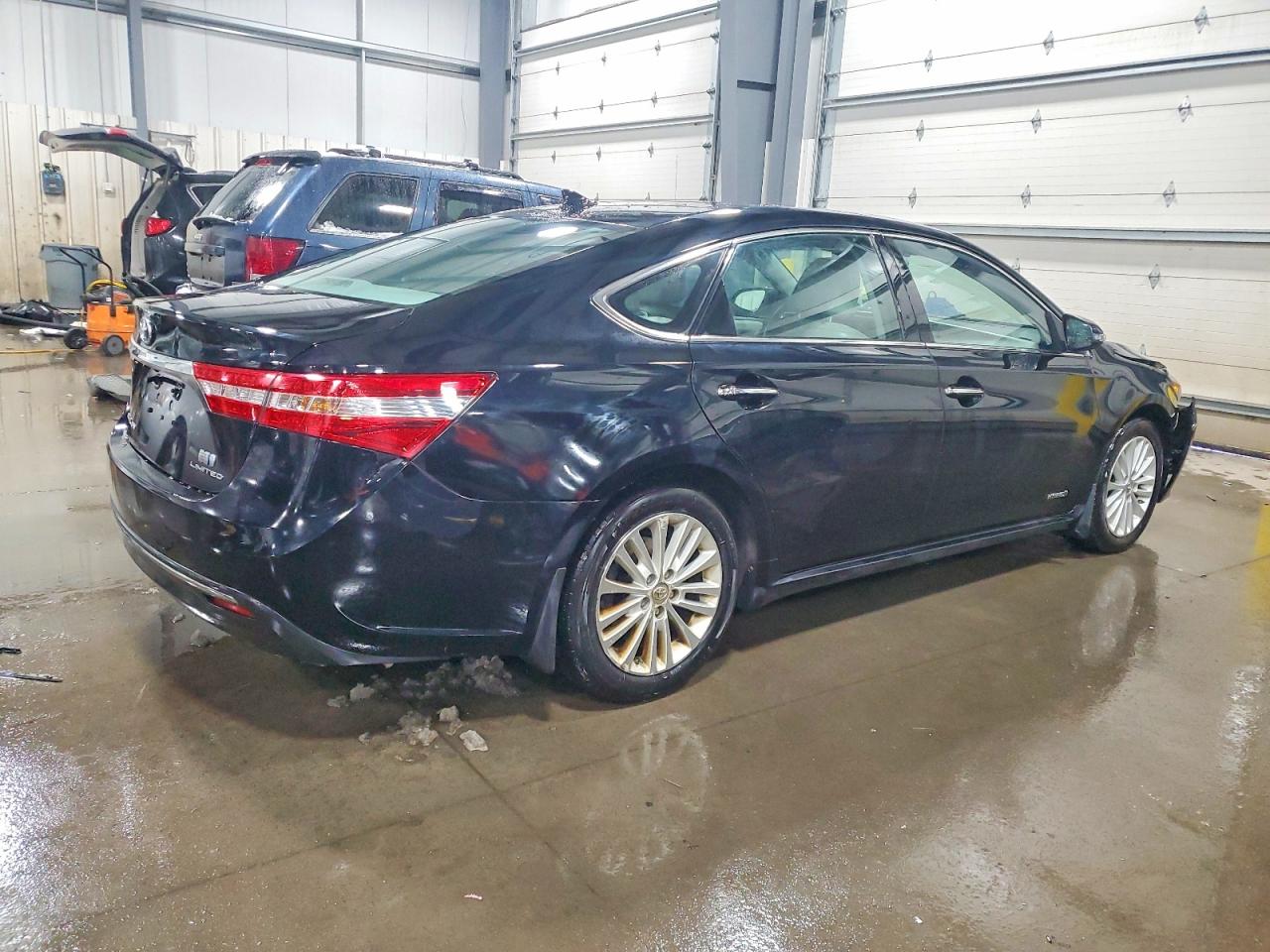 2013 TOYOTA AVALON HYBRID photo 3