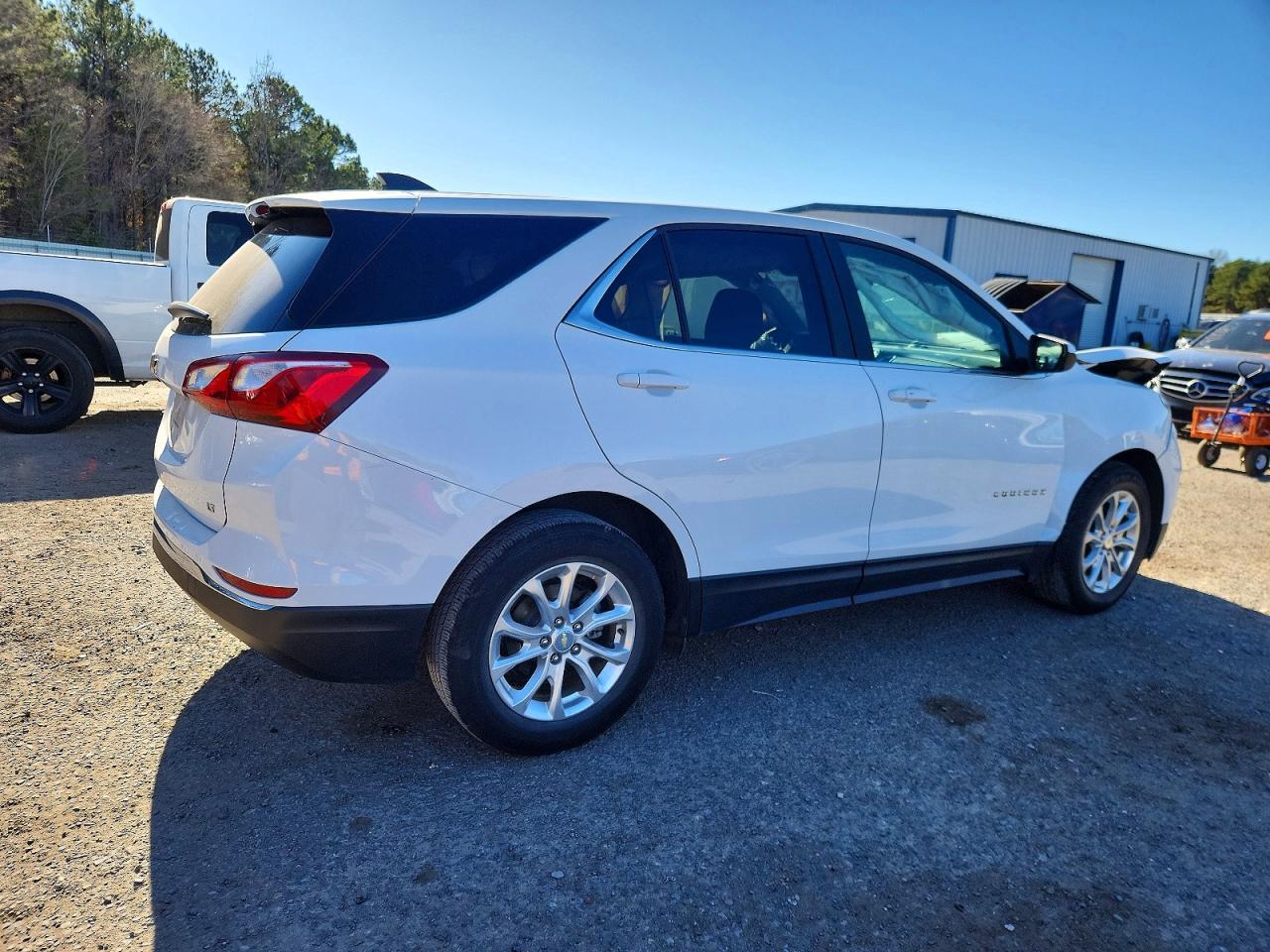 2021 CHEVROLET EQUINOX LT photo 3