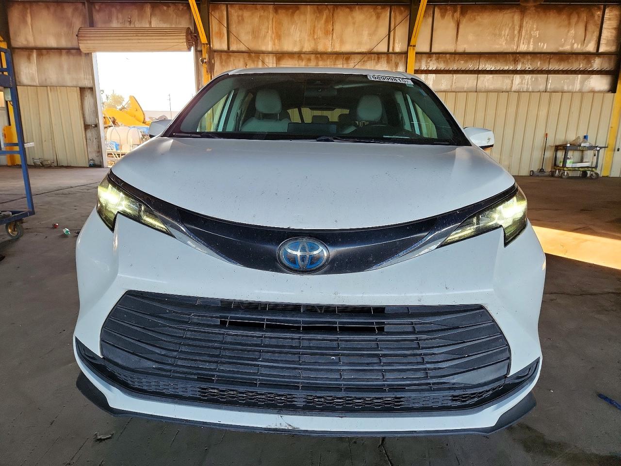 2021 TOYOTA SIENNA LE photo 5