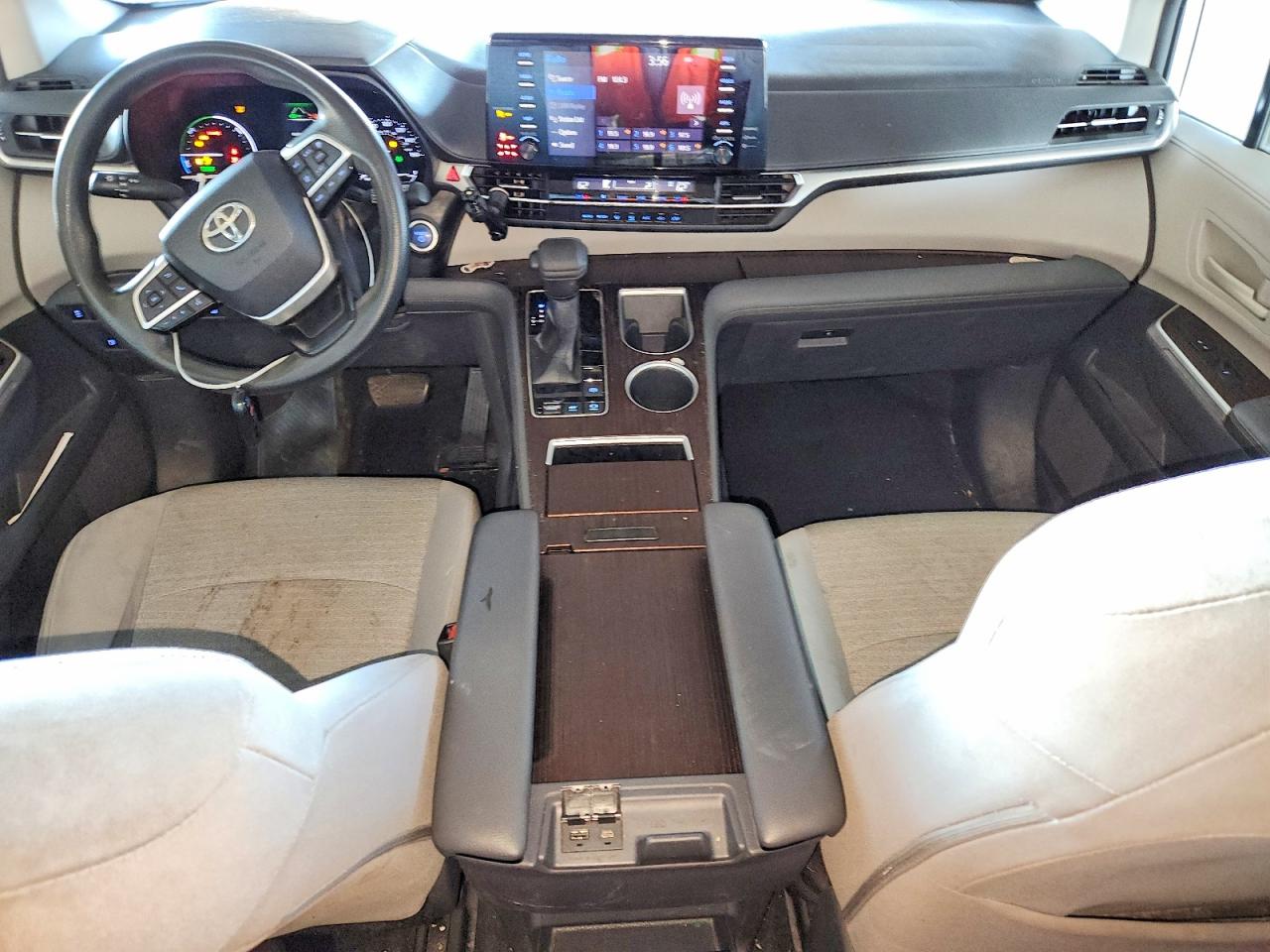2021 TOYOTA SIENNA LE photo 8