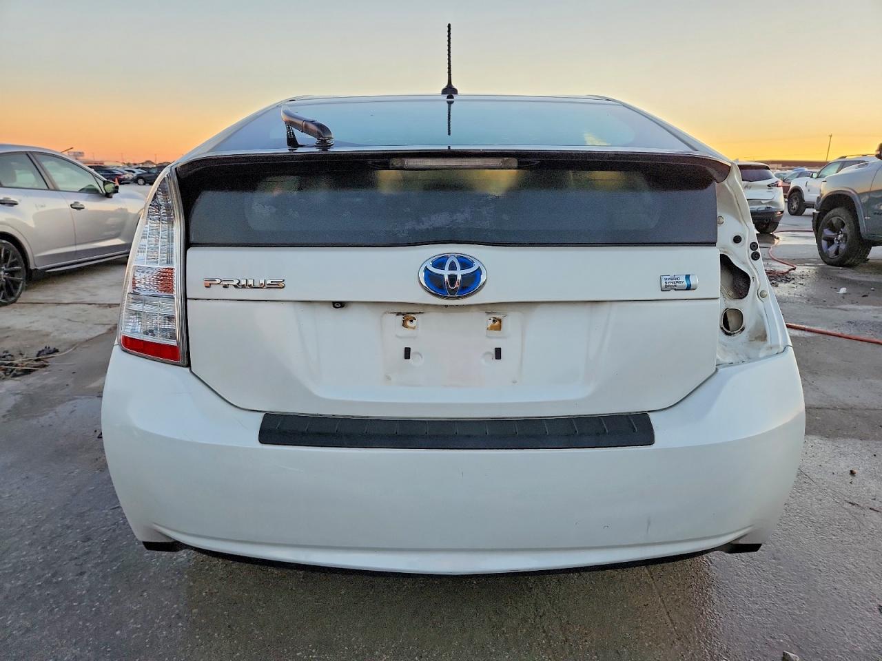 2010 TOYOTA PRIUS photo 6