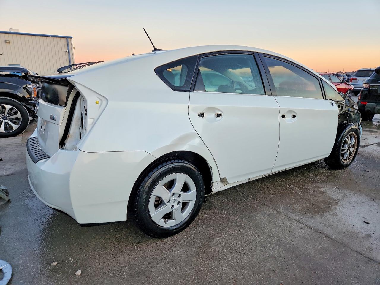 2010 TOYOTA PRIUS photo 3