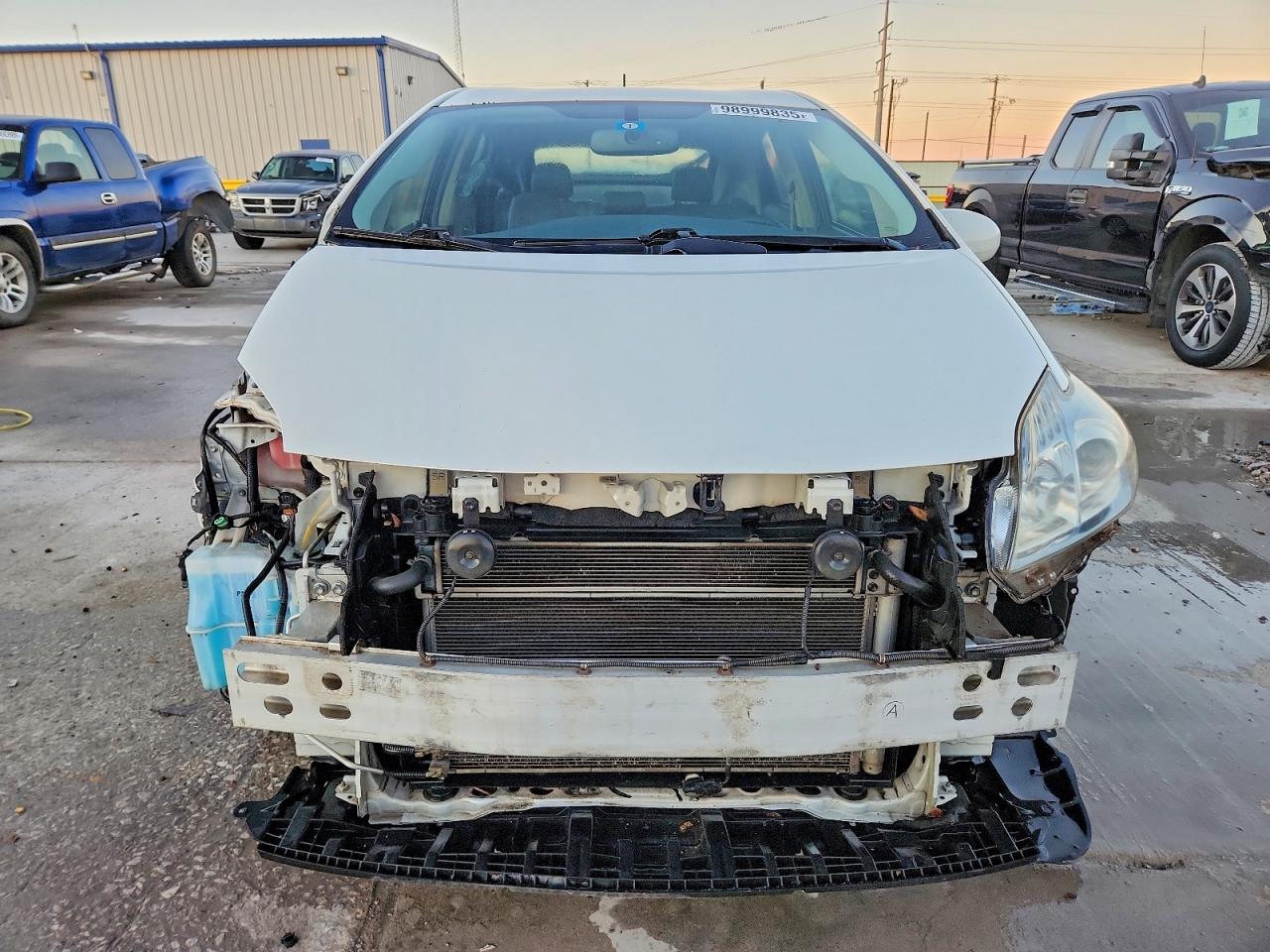 2010 TOYOTA PRIUS photo 5