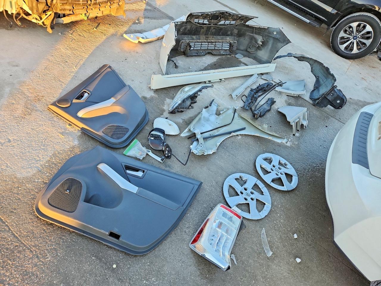 2010 TOYOTA PRIUS photo 12
