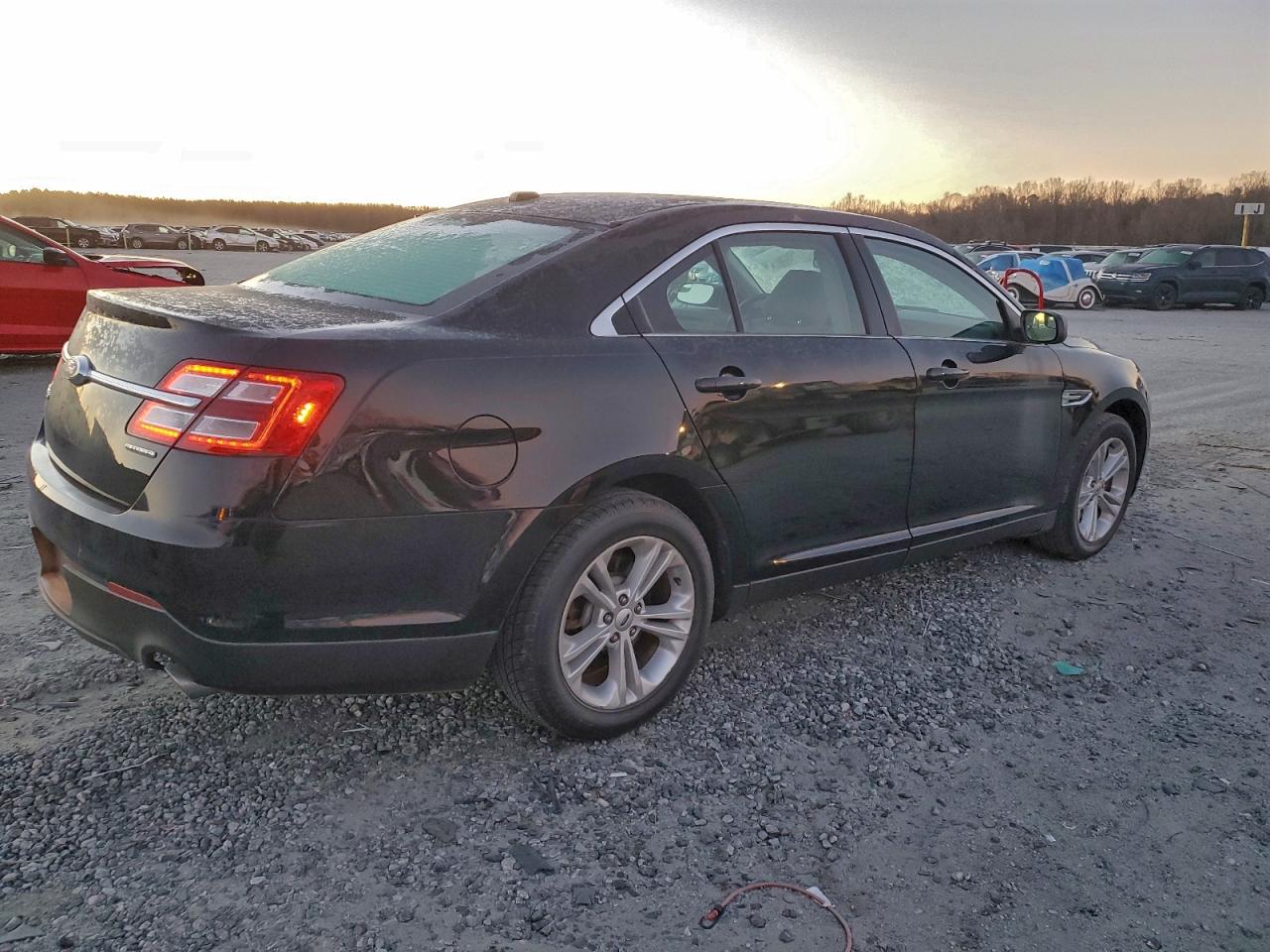 2016 FORD TAURUS SE photo 3
