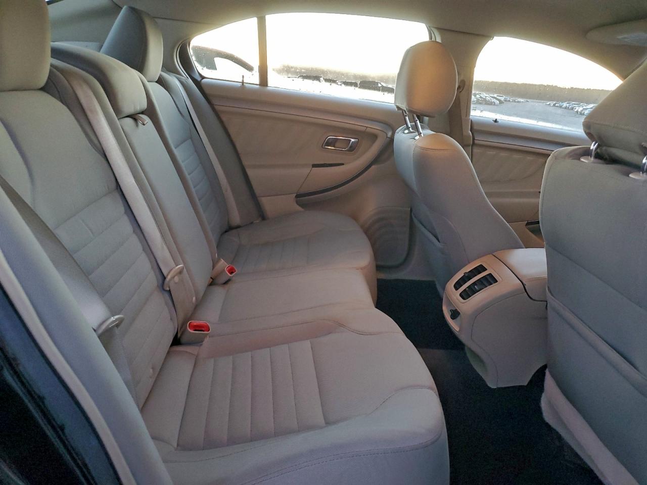 2016 FORD TAURUS SE photo 10