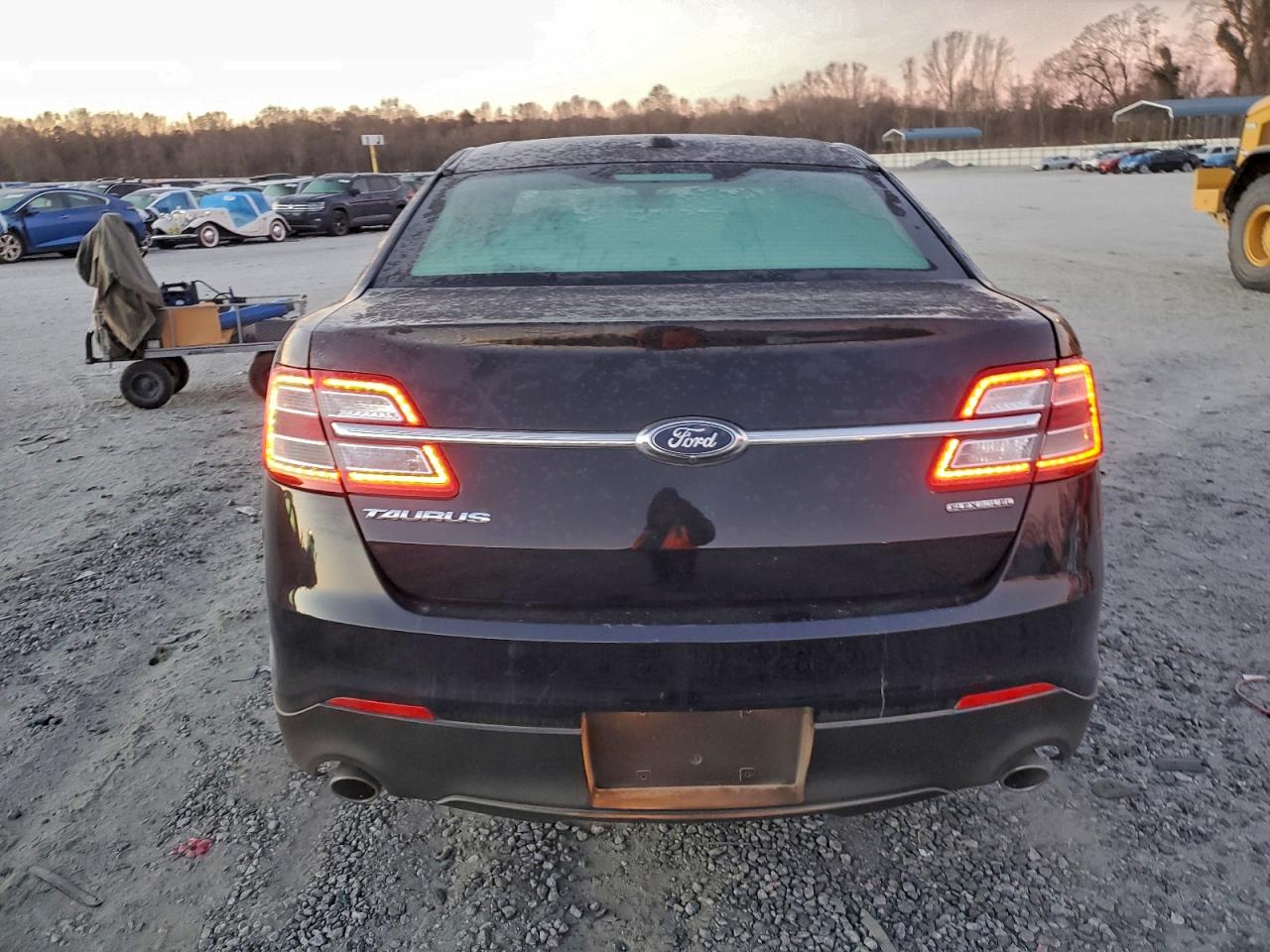2016 FORD TAURUS SE photo 6