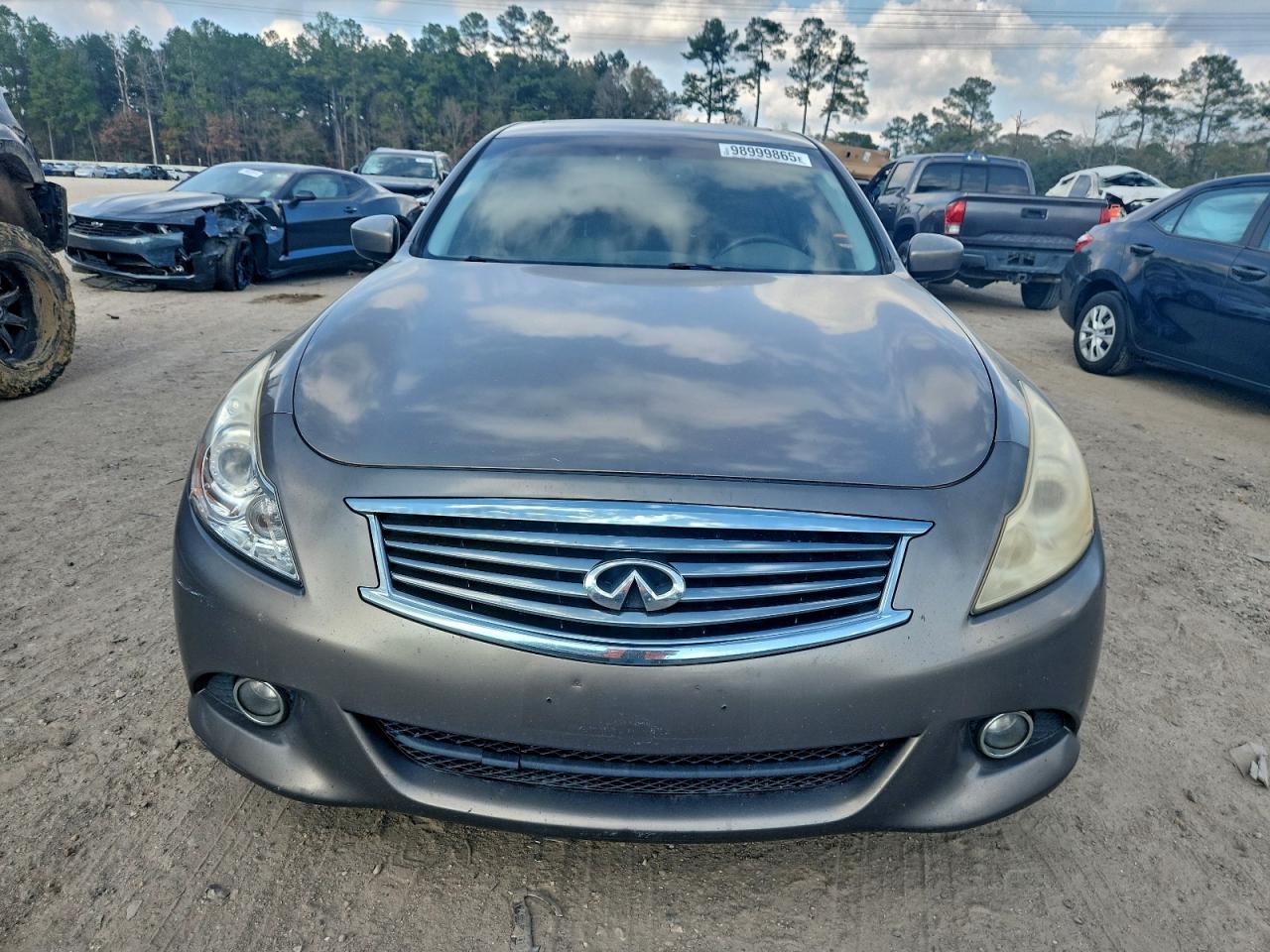 2010 INFINITI G37 photo 9
