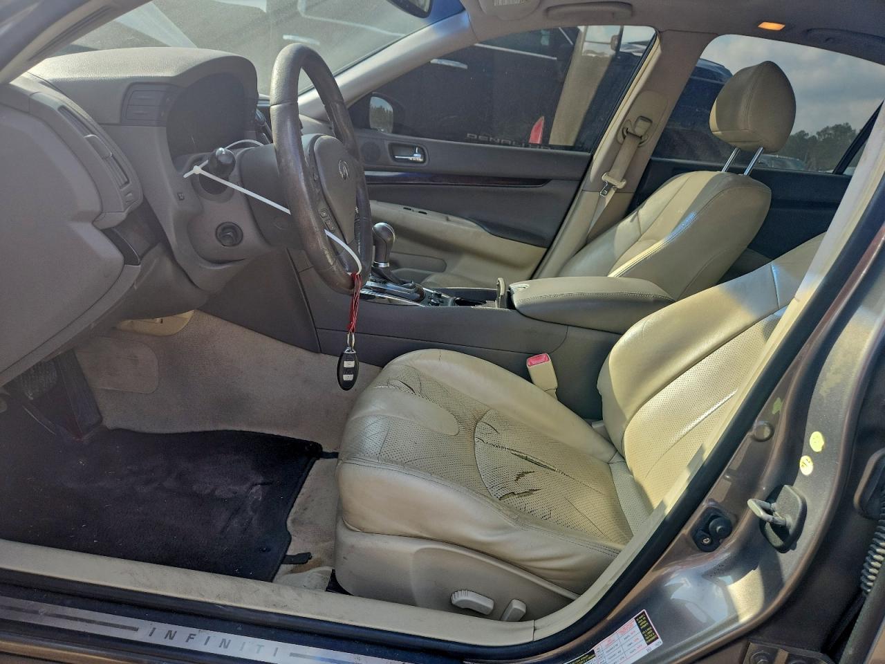 2010 INFINITI G37 photo 13