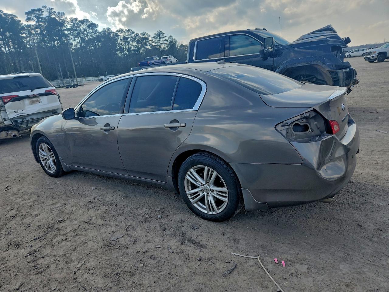2010 INFINITI G37 photo 3