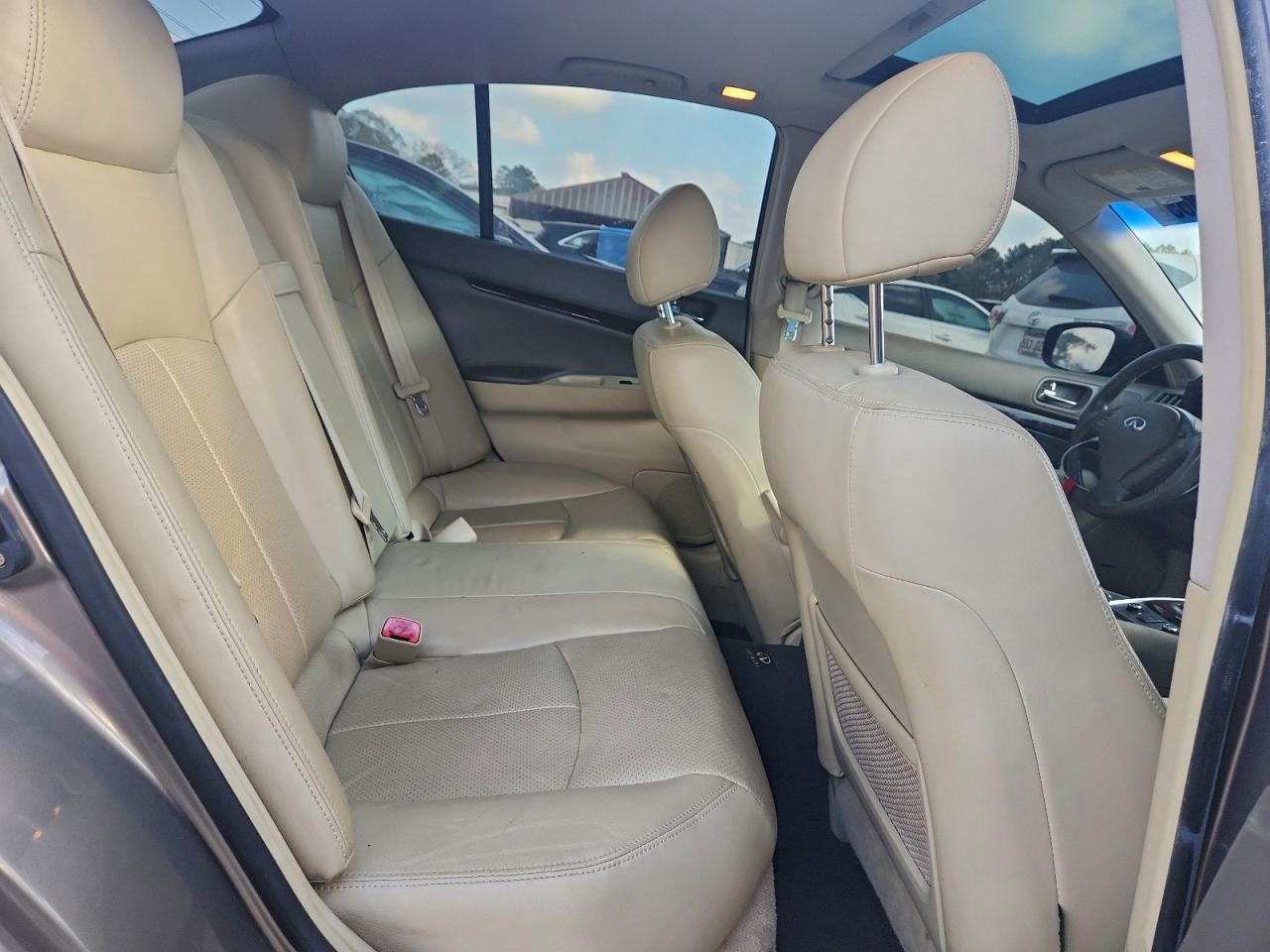 2010 INFINITI G37 photo 19