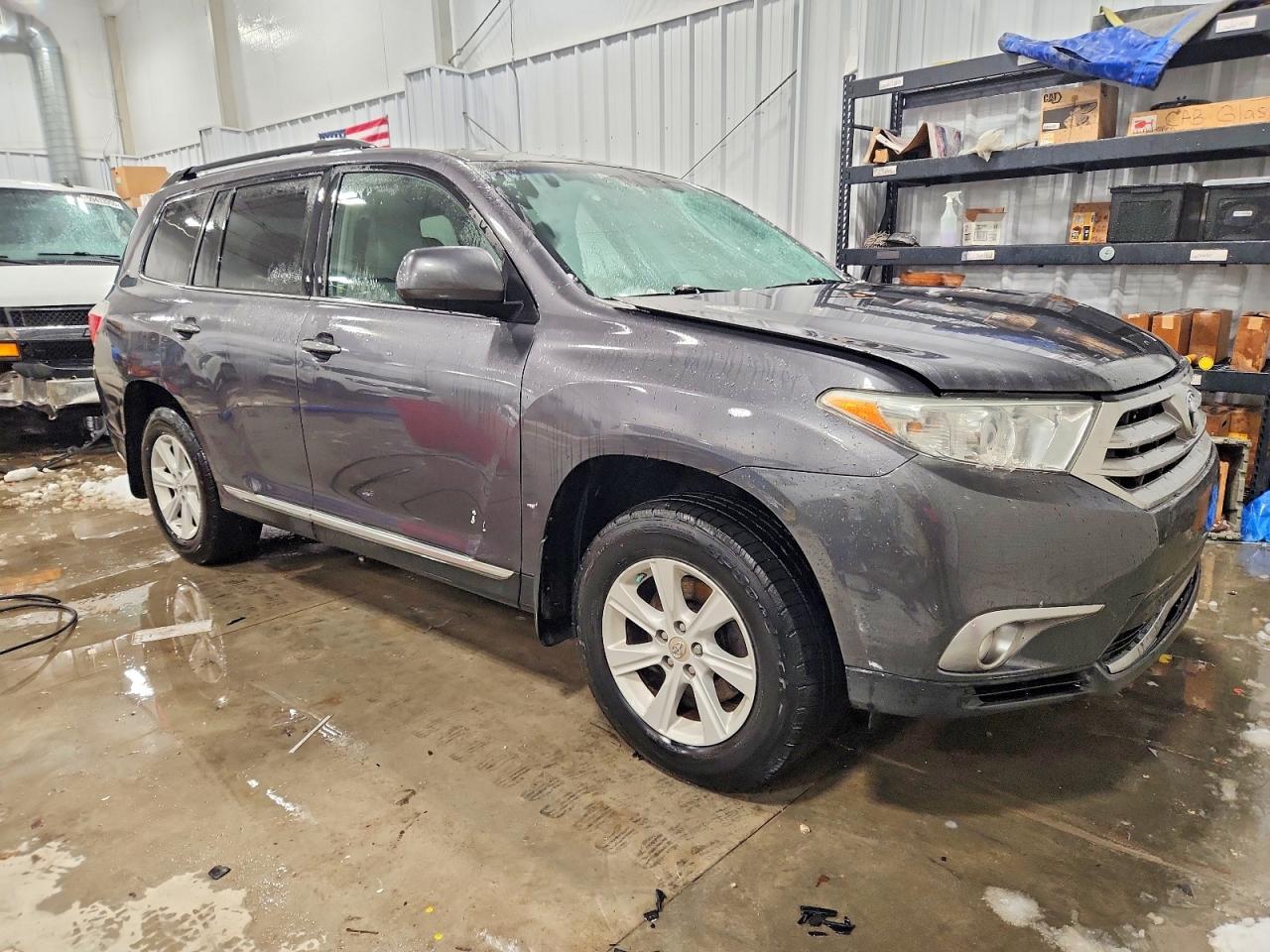 2013 TOYOTA HIGHLANDER BASE photo 4