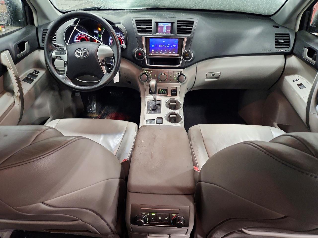2013 TOYOTA HIGHLANDER BASE photo 8