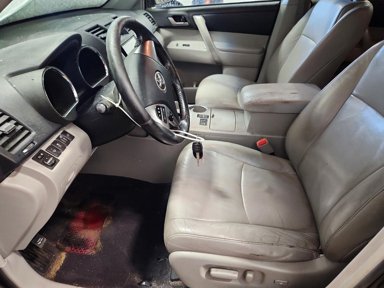 2013 TOYOTA HIGHLANDER BASE photo 7