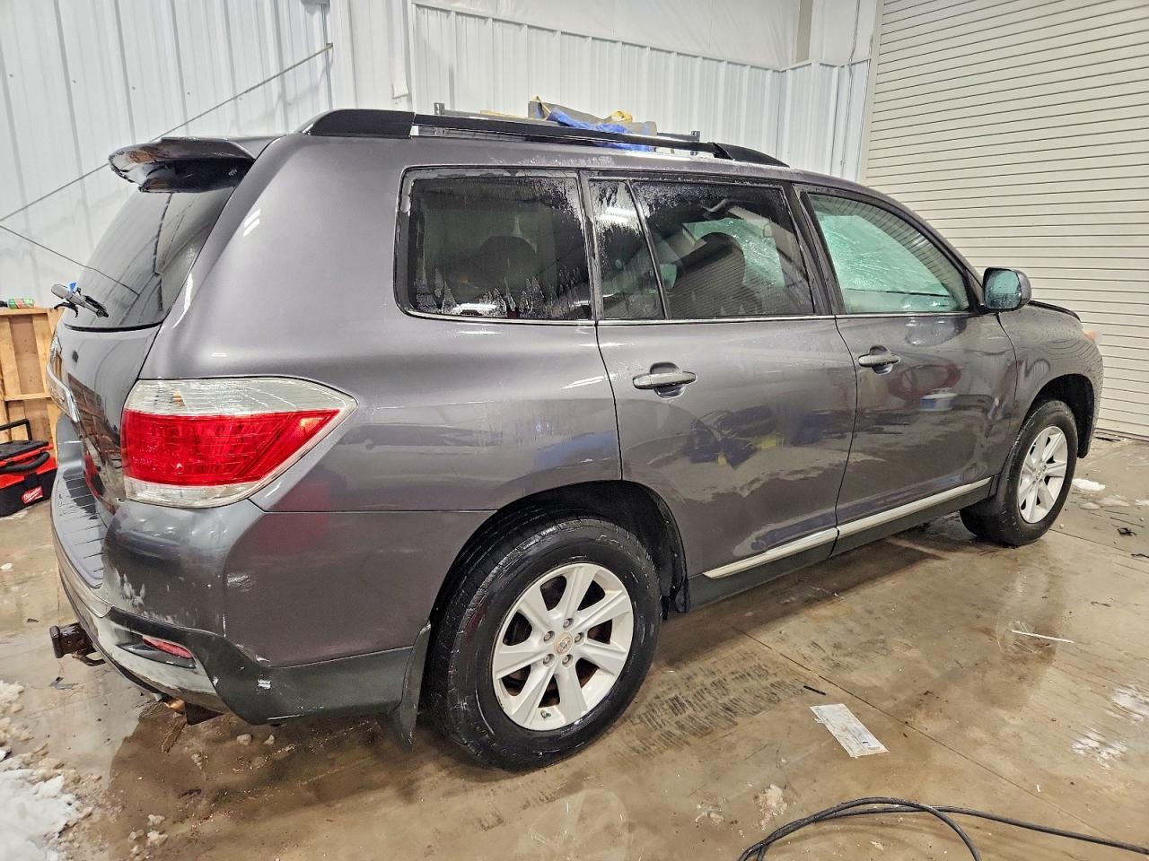 2013 TOYOTA HIGHLANDER BASE photo 3