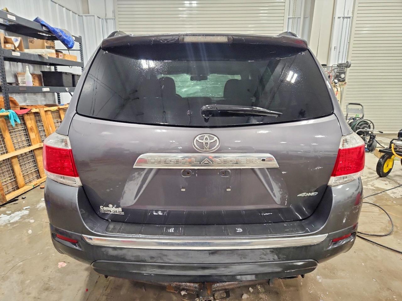 2013 TOYOTA HIGHLANDER BASE photo 6