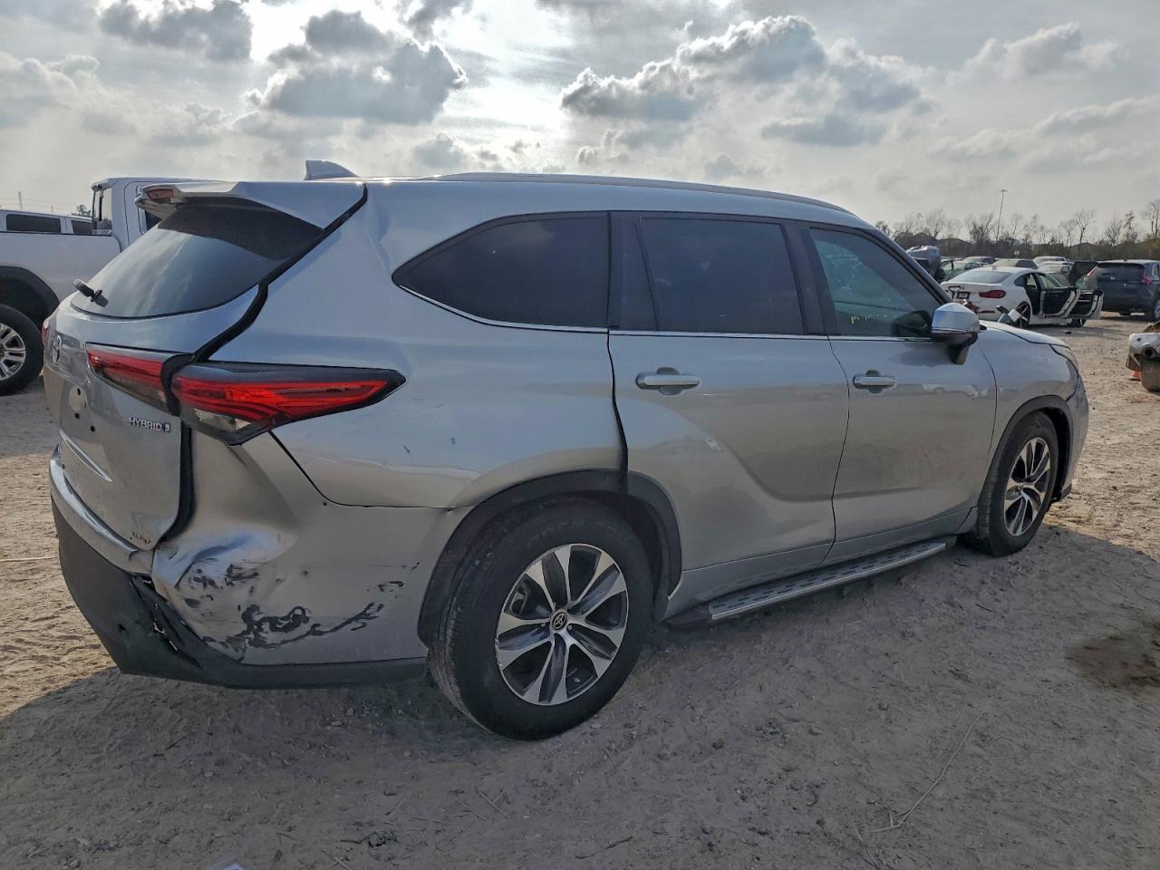 2022 TOYOTA HIGHLANDER HYBRID XLE photo 5