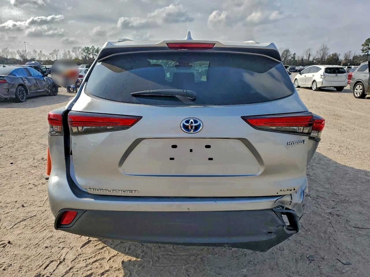 2022 TOYOTA HIGHLANDER HYBRID XLE photo 11