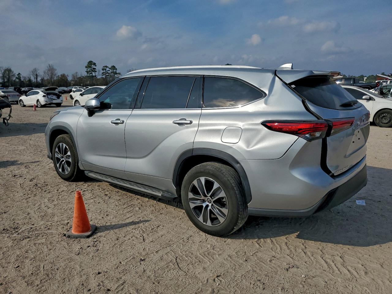 2022 TOYOTA HIGHLANDER HYBRID XLE photo 3