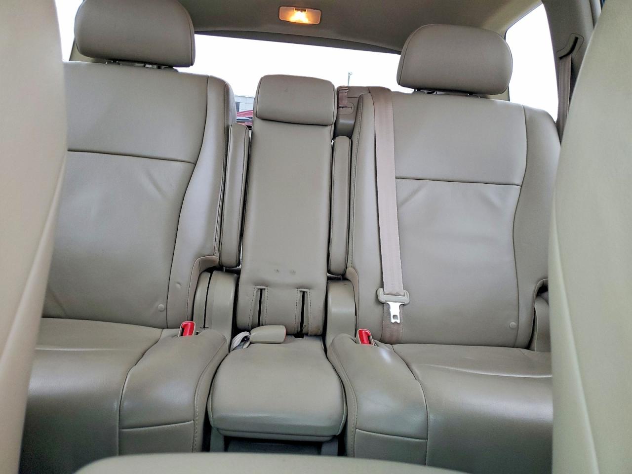 2012 TOYOTA HIGHLANDER BASE photo 19