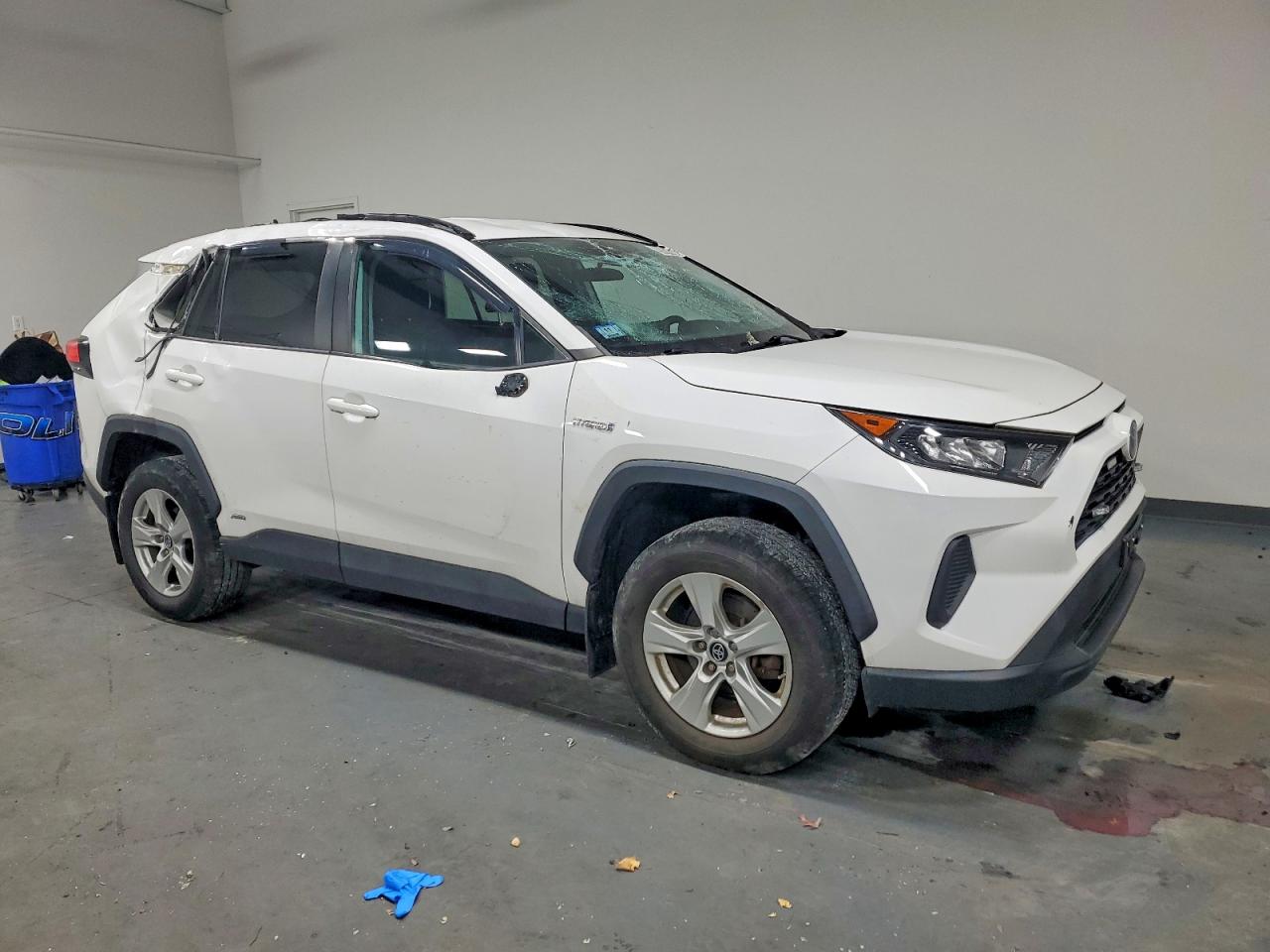 2019 TOYOTA RAV4 LE photo 4