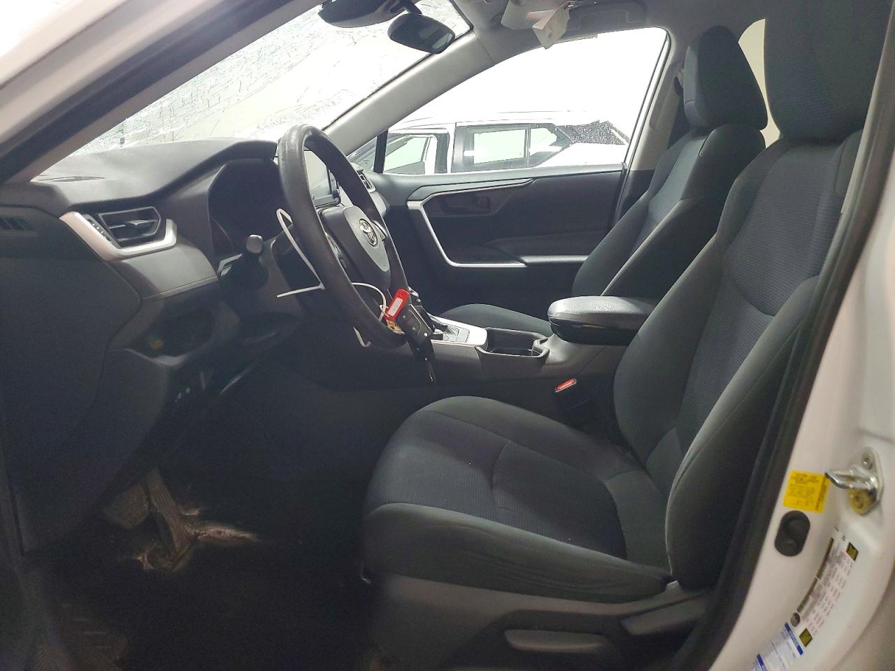 2019 TOYOTA RAV4 LE photo 7