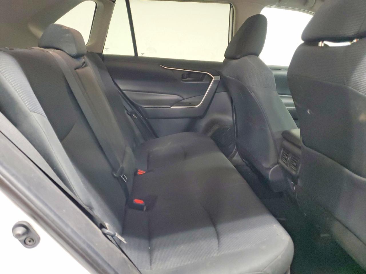 2019 TOYOTA RAV4 LE photo 11