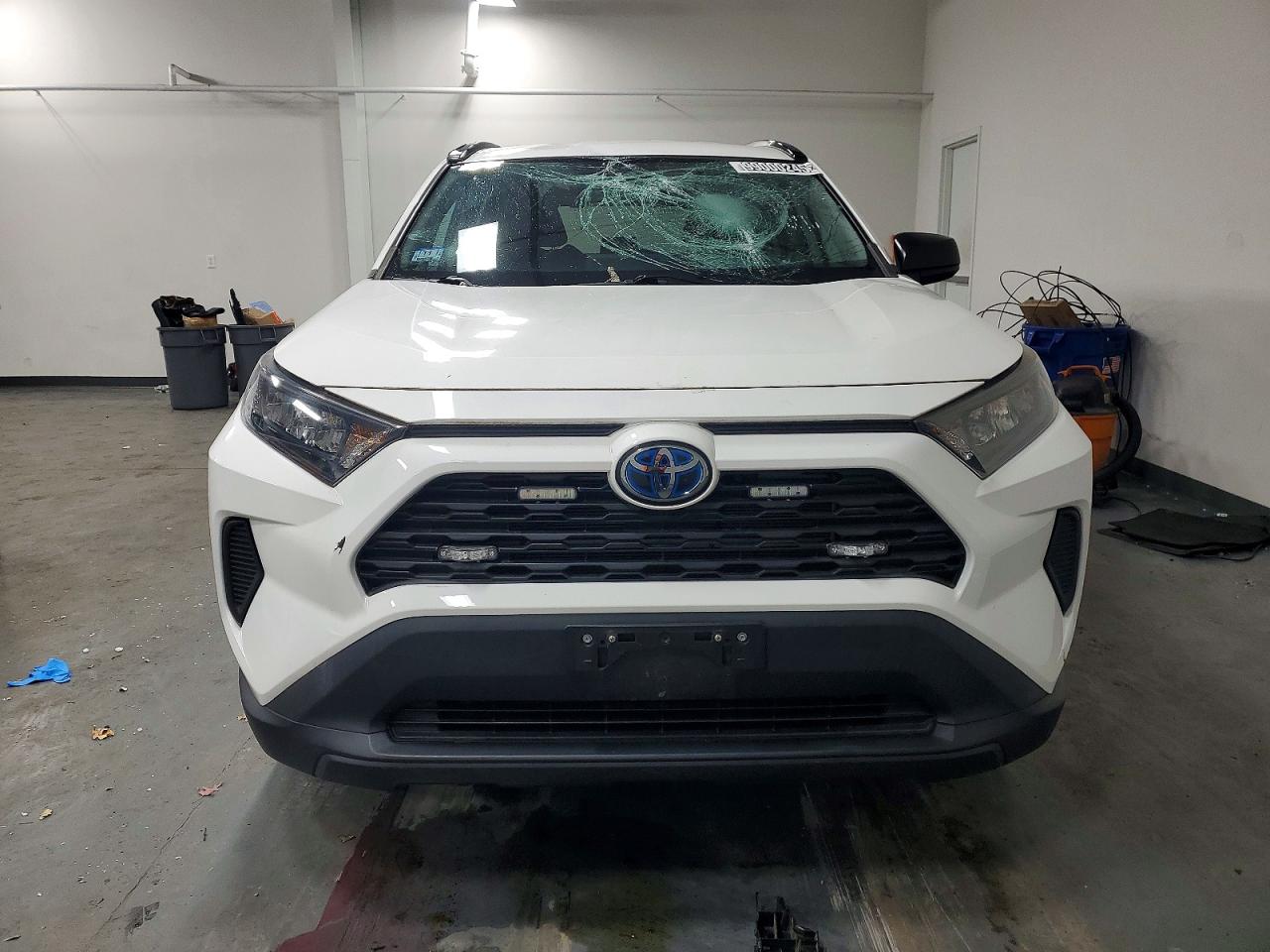 2019 TOYOTA RAV4 LE photo 5