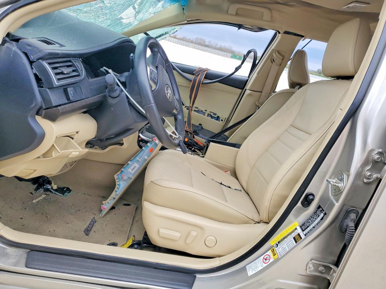 2015 TOYOTA CAMRY LE photo 7