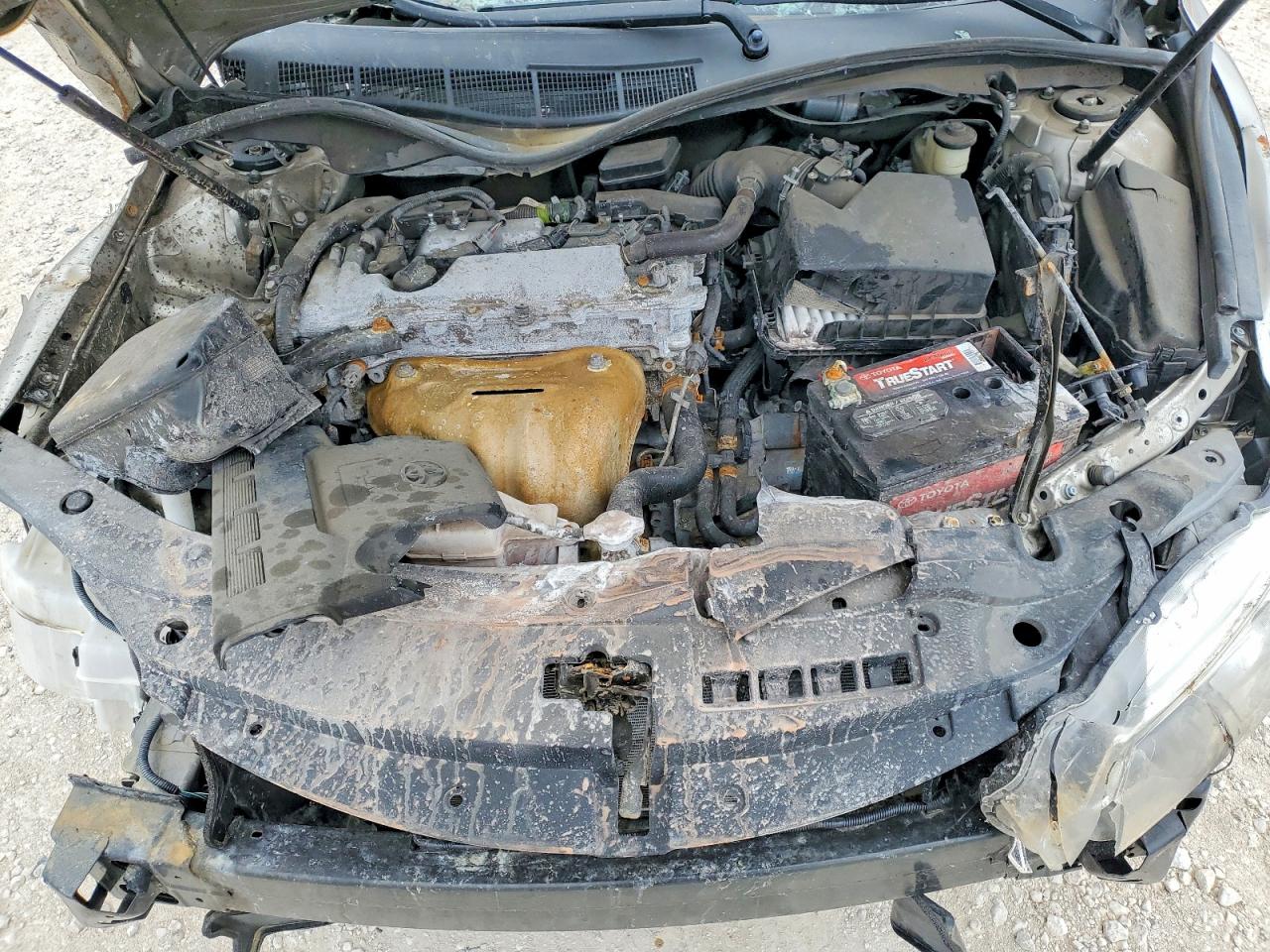 2015 TOYOTA CAMRY LE photo 11