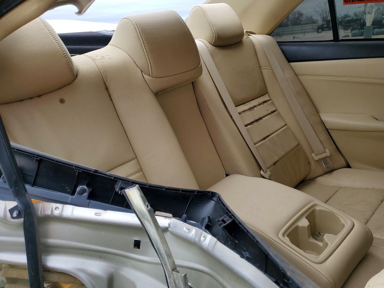 2015 TOYOTA CAMRY LE photo 10