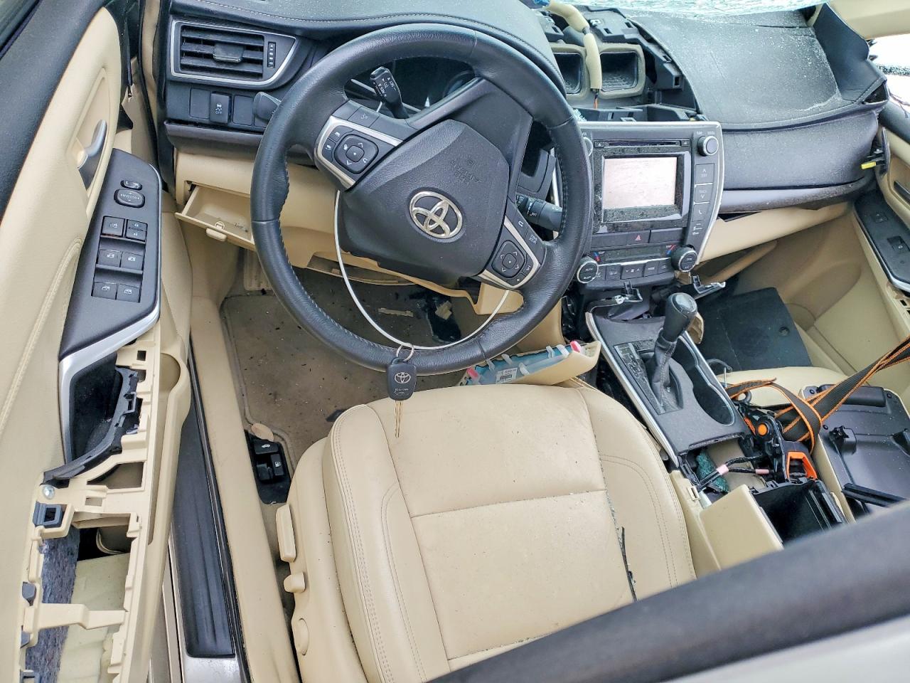 2015 TOYOTA CAMRY LE photo 8