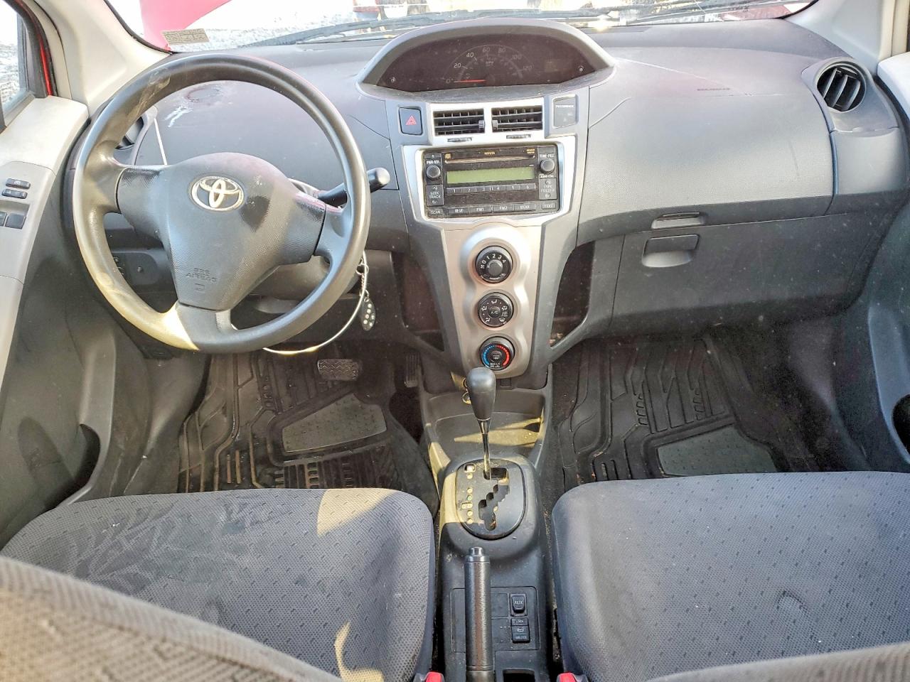 2010 TOYOTA YARIS photo 8