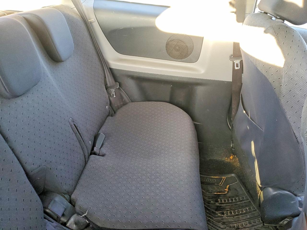 2010 TOYOTA YARIS photo 10